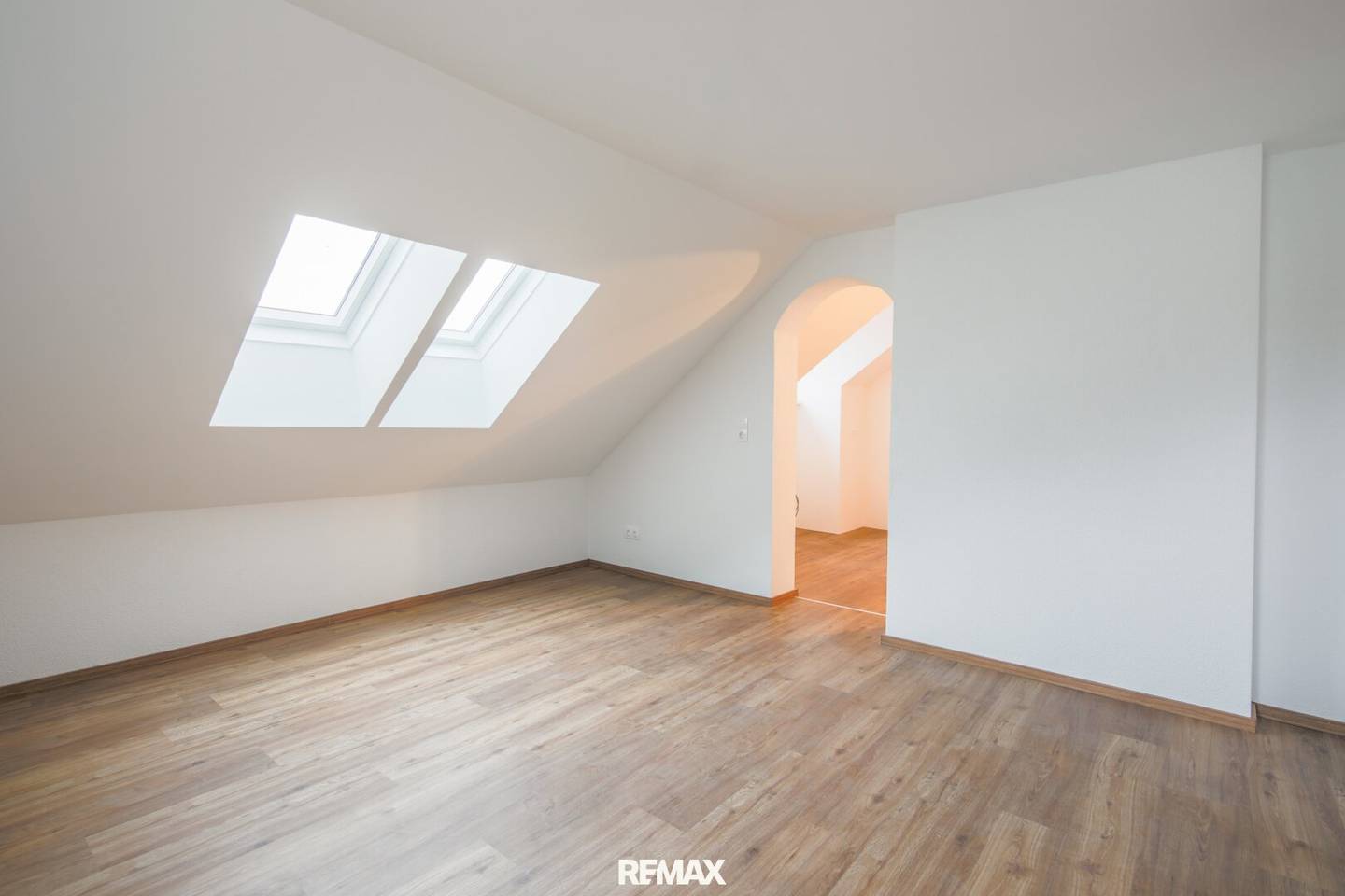 Wohngefühl mit Dachgeschoßcharme – renoviert und mit Gartennutzungsmöglichkeit