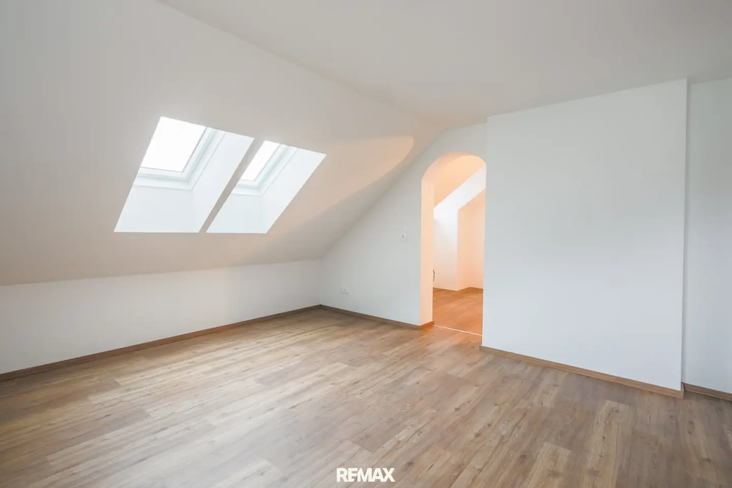 Living ambience with attic charm, renovated and with garden usage option
