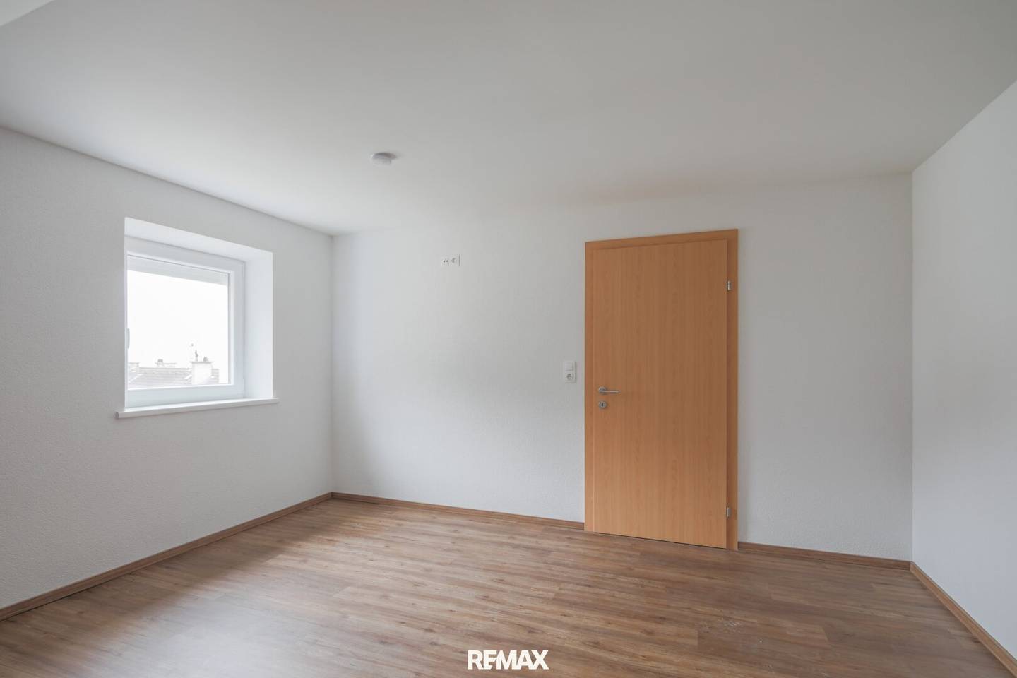 Wohngefühl mit Dachgeschoßcharme – renoviert und mit Gartennutzungsmöglichkeit