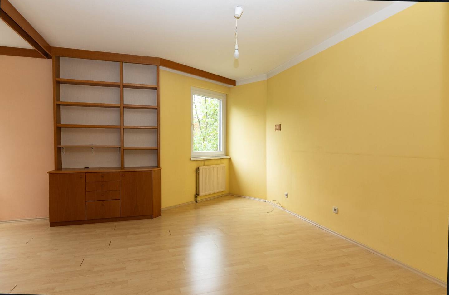 Eigentumswohnung in der Weilburgstraße: ehemalige 3-Zimmer-Wohnung umg+ Tiefgaragenplatz ebaut auf eine großzügige 2-Zimmer-Wohnung, mit Loggia : im 2.Stock zu Fuß