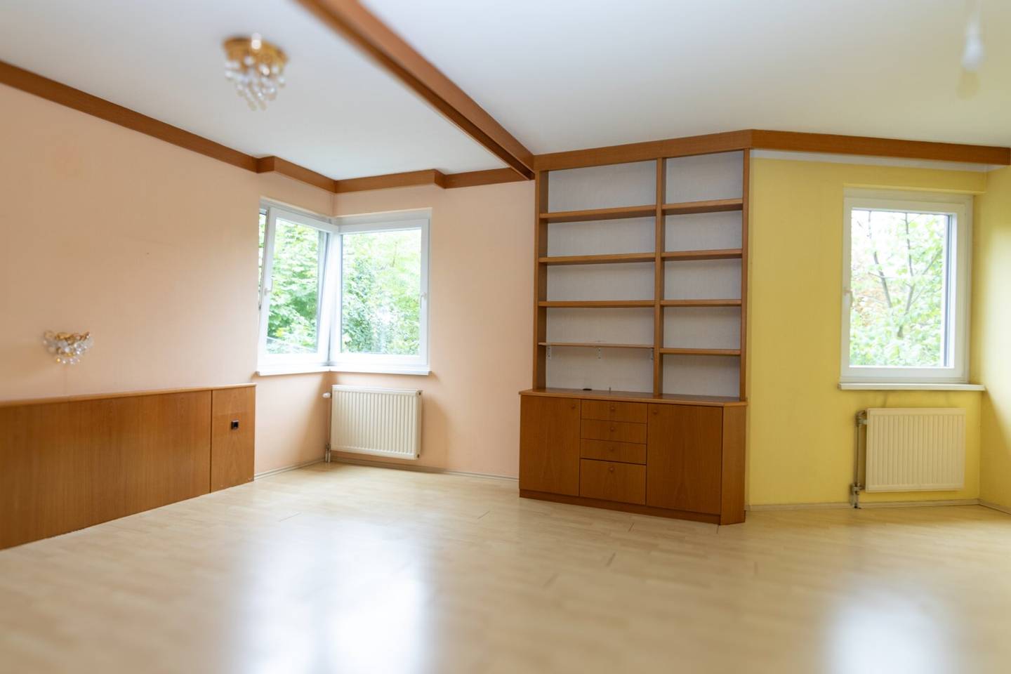 Eigentumswohnung in der Weilburgstraße: ehemalige 3-Zimmer-Wohnung umg+ Tiefgaragenplatz ebaut auf eine großzügige 2-Zimmer-Wohnung, mit Loggia : im 2.Stock zu Fuß