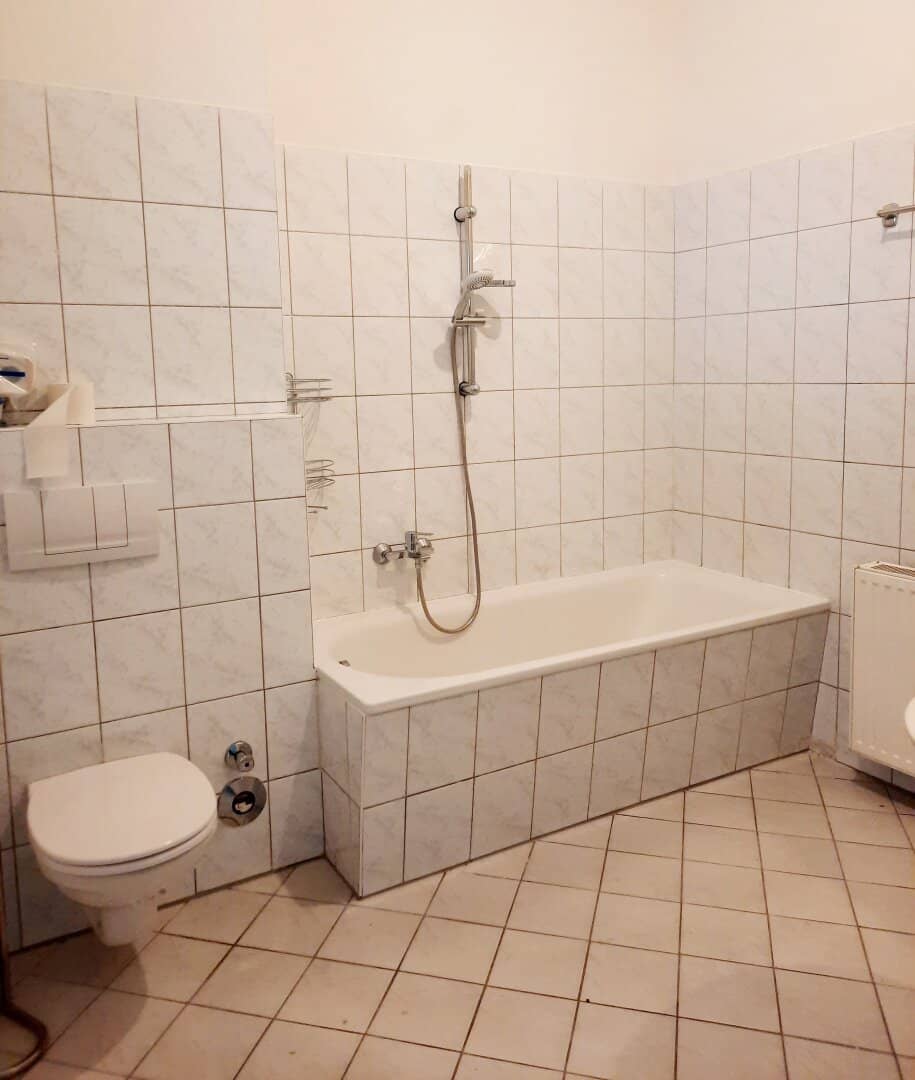 2-Zi.-Wohnung, ca. 61 m², 2. OG, BJ 1999