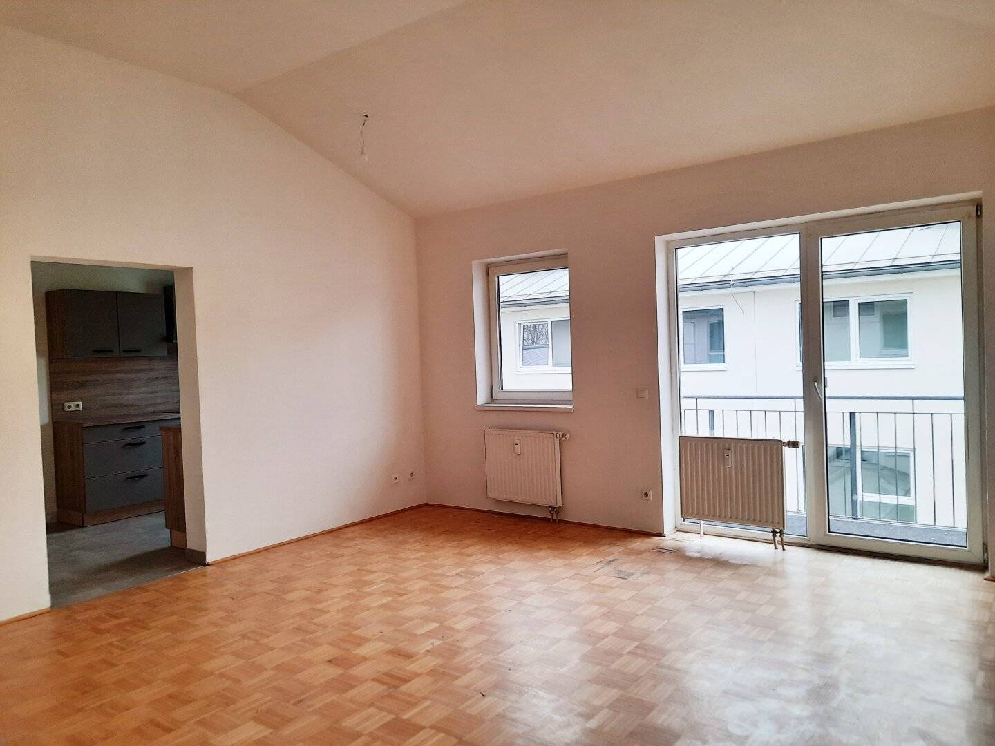 2-Zi.-Wohnung, ca. 61 m², 2. OG, BJ 1999