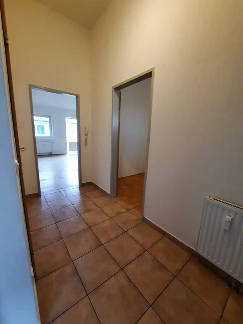 2-Zi.-Wohnung, ca. 61 m², 2. OG, BJ 1999