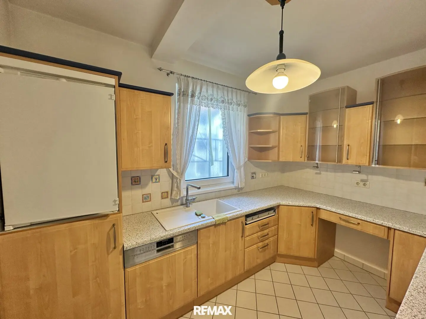Pack your bags and move in - great rental apartment!