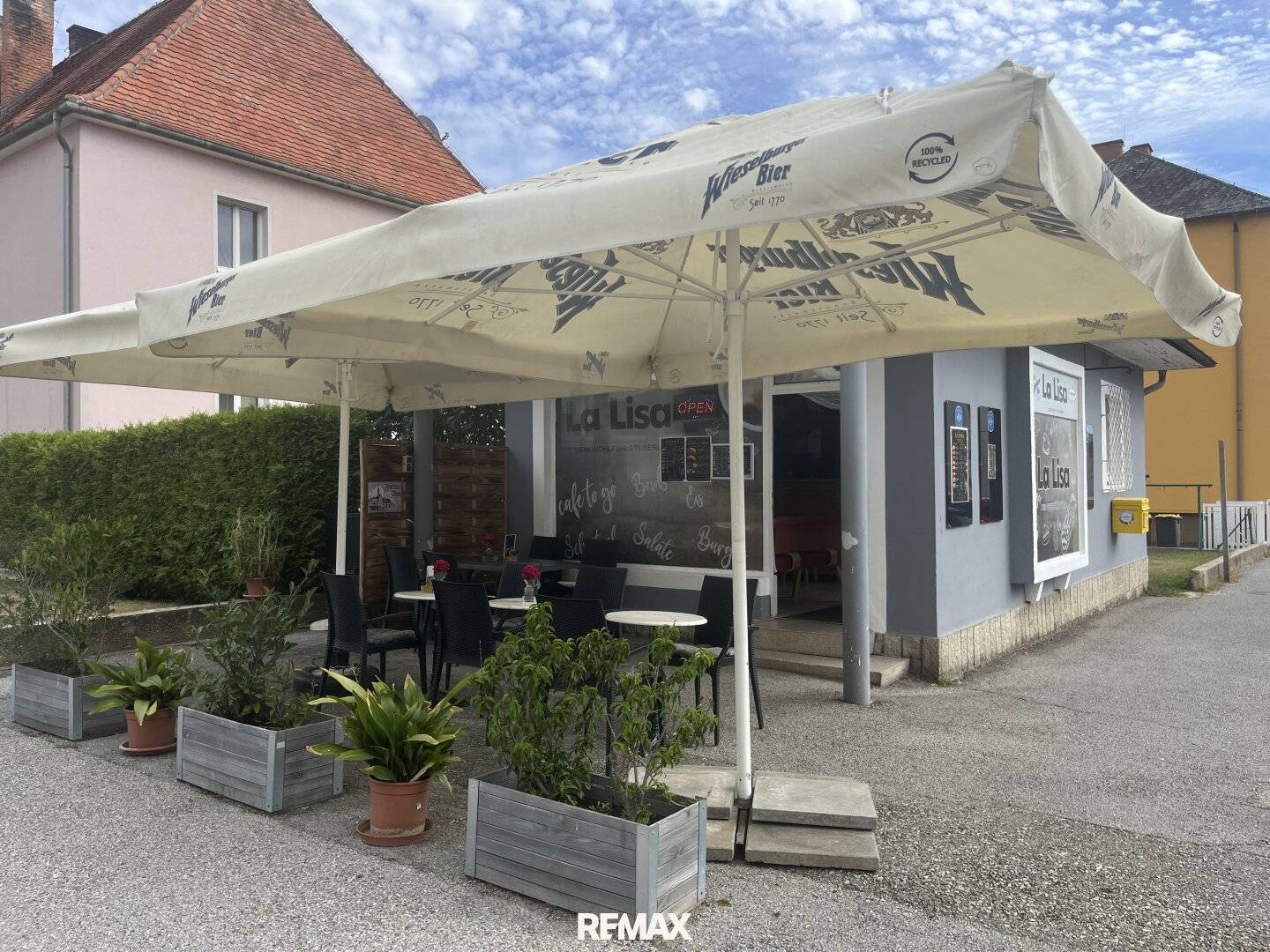 Restaurant premises next to schools
