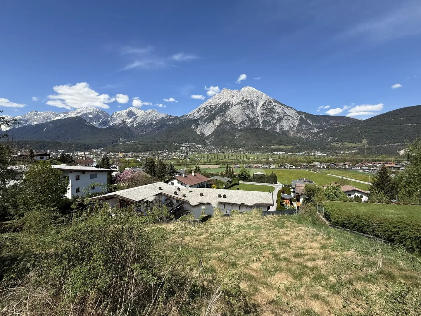 Apartment in sunny hillside location with unobstructed view