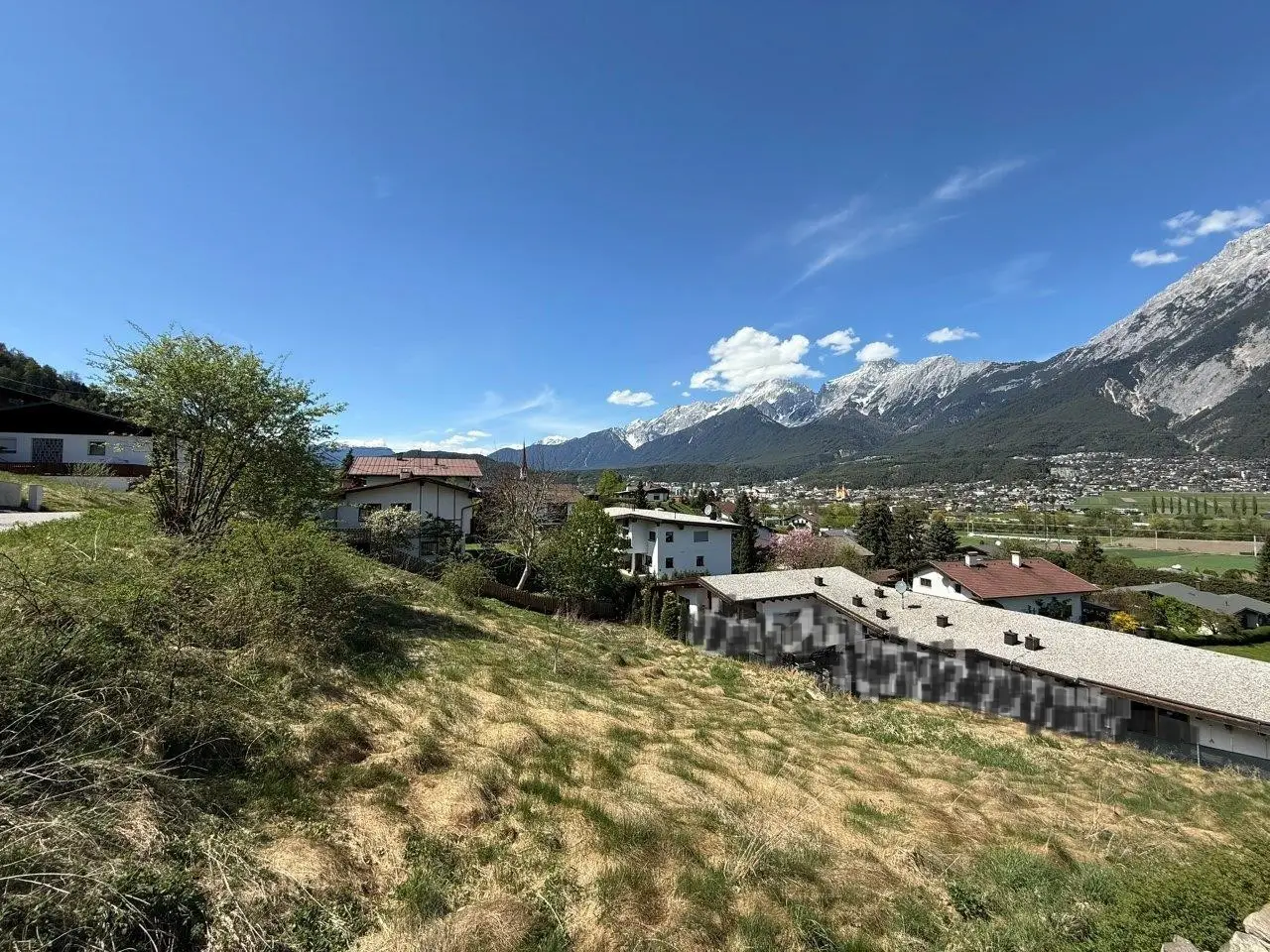 Quiet apartment in scenic hillside location