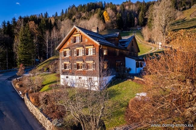 Sonniges Anwesen mit Wellness und Doppelgarage Familienwohnung