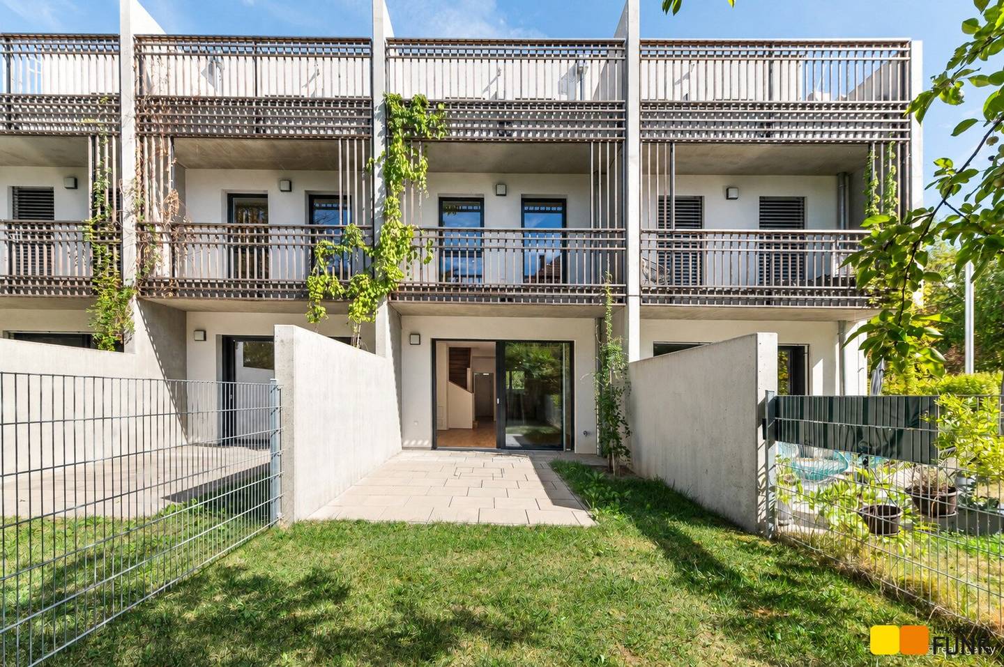 Exclusive terraced house with private garden