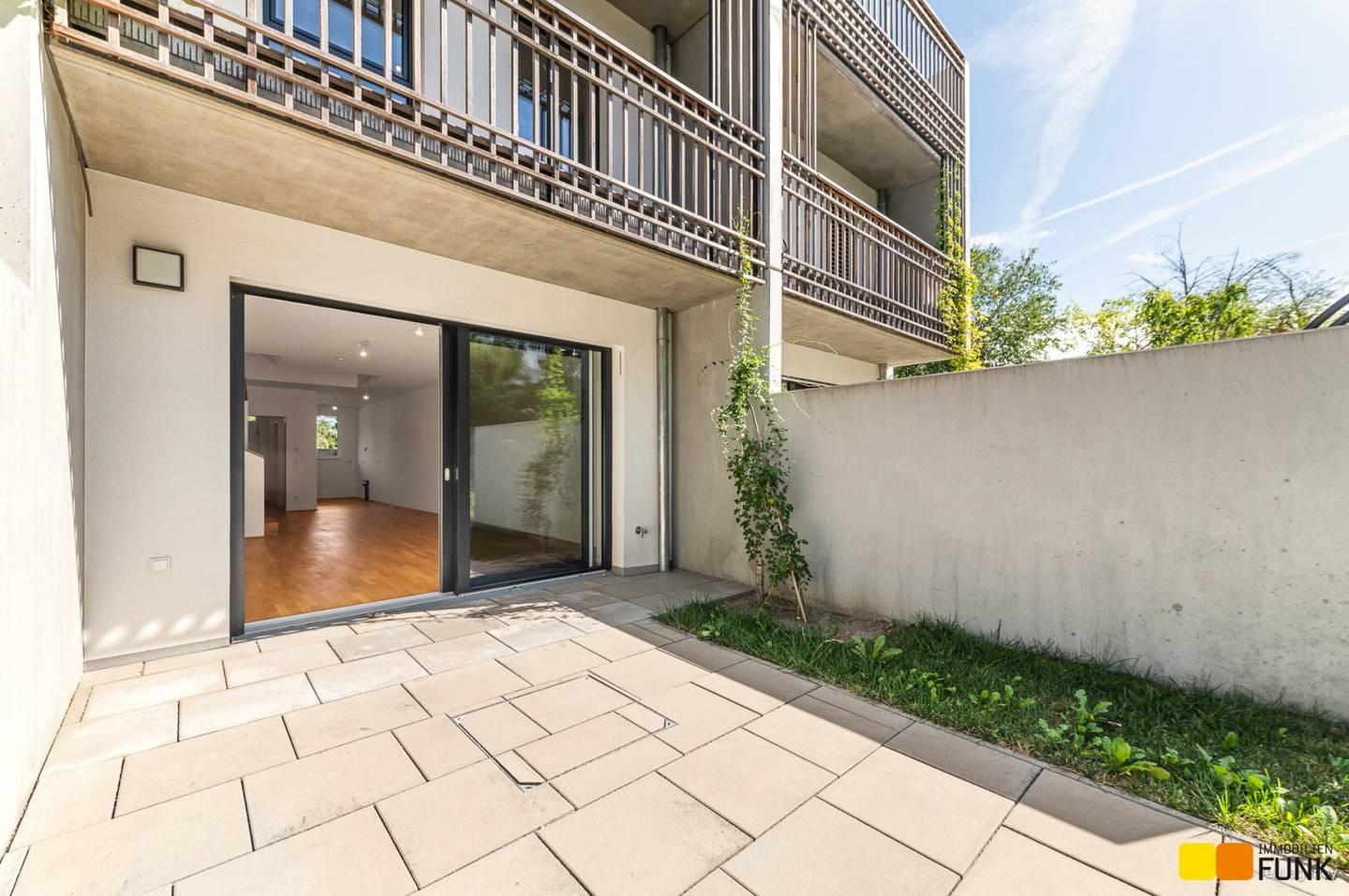 Exclusive terraced house with private garden