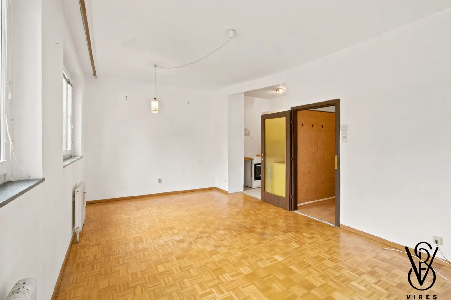 Untersievering: 2-room apartment with loggia facing greenery and garage space for renovation