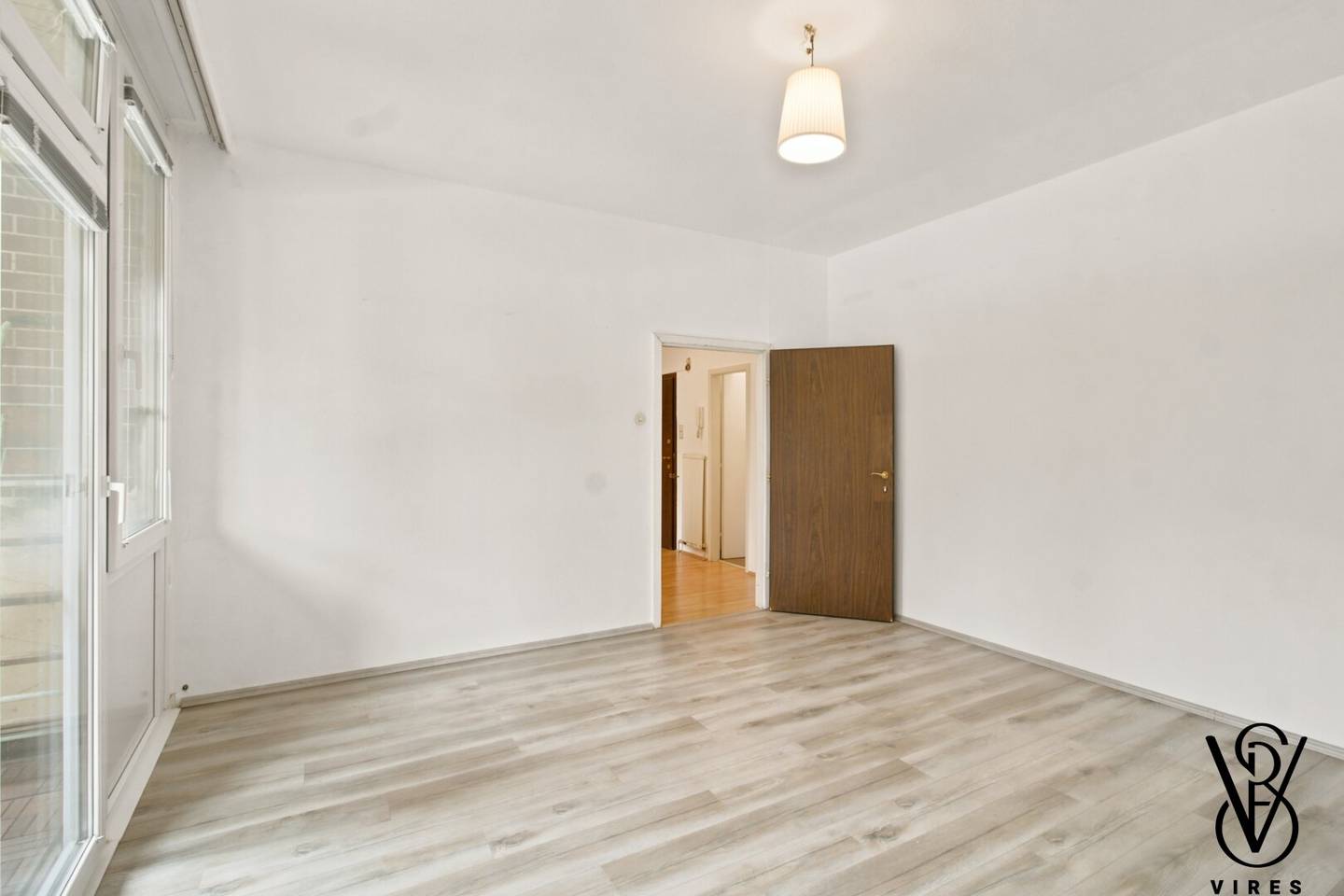 Untersievering: 2-Zimmer-Wohnung mit Loggia ins Grüne und Garagenplatz – zum Renovieren