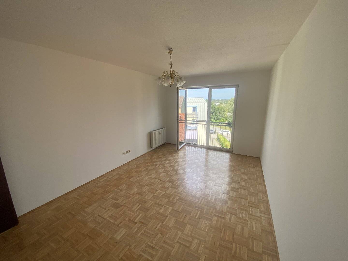 Bright, quiet 2 room apartment with balcony