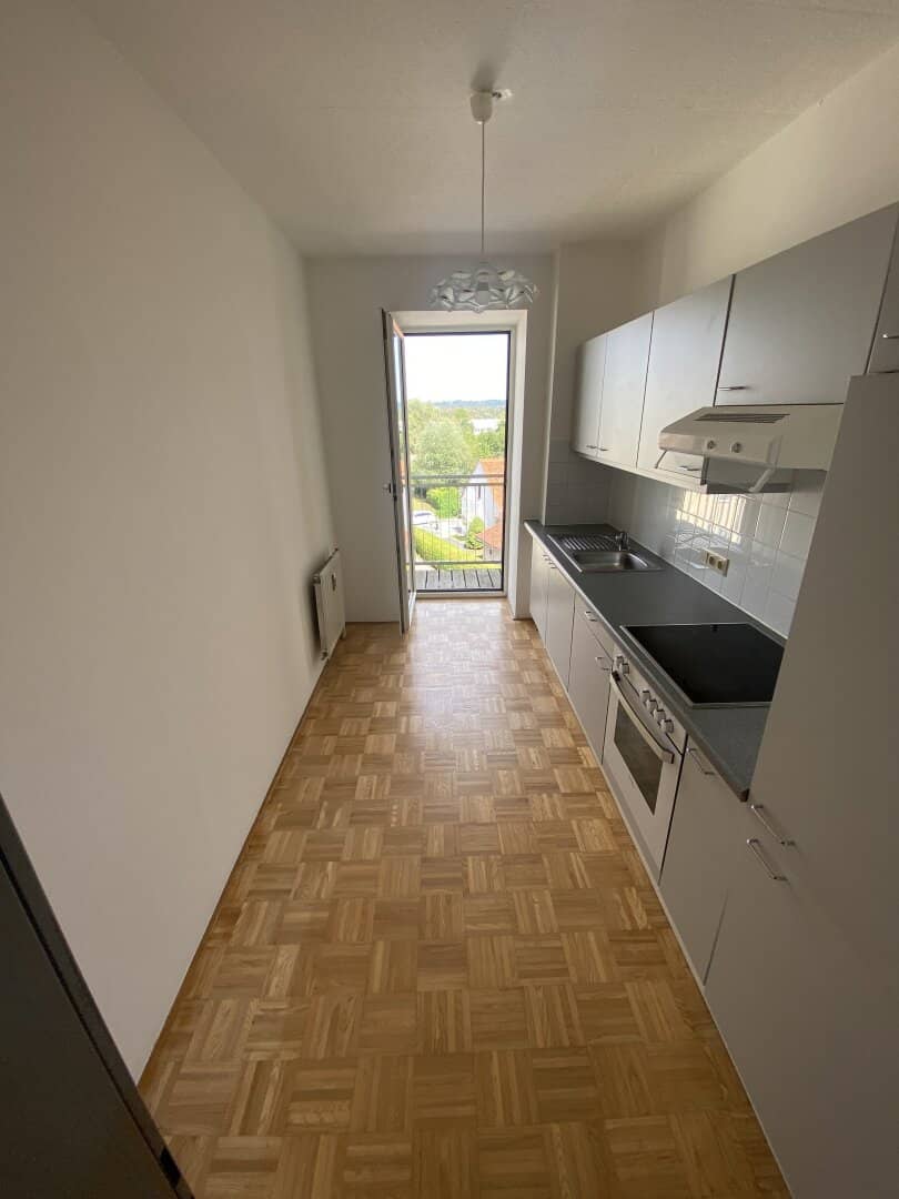 Bright, quiet 2 room apartment with balcony