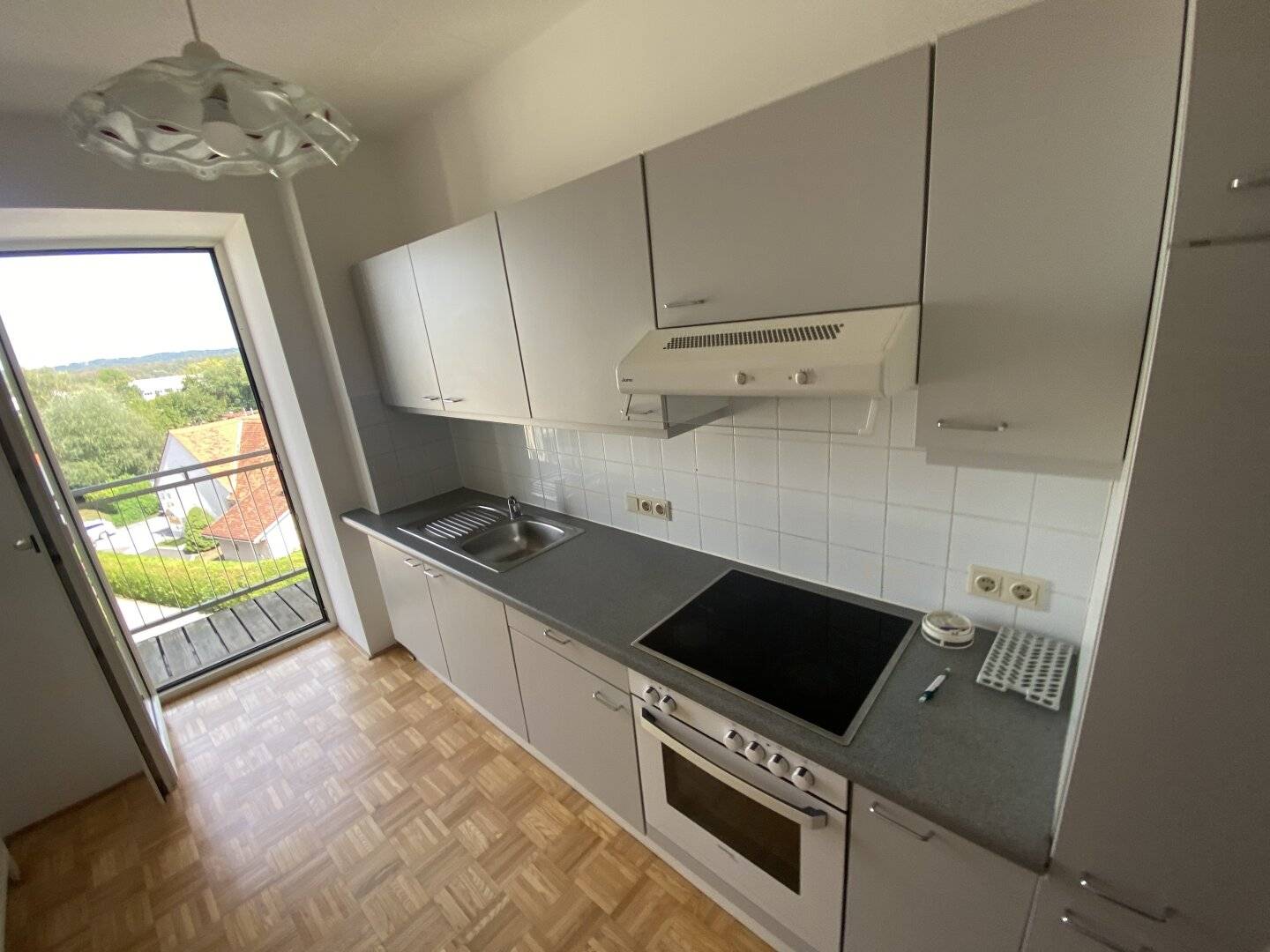 Bright, quiet 2 room apartment with balcony