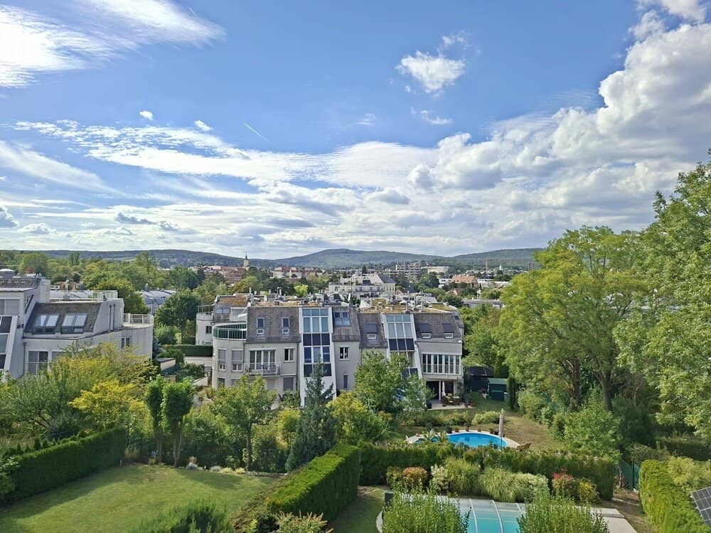 Terrassenwohnung mit herrlichem Ausblick - 4 Zimmer (140m²) - 2 TG-Stellplätze und Kamin - Nächst Rosenhügel