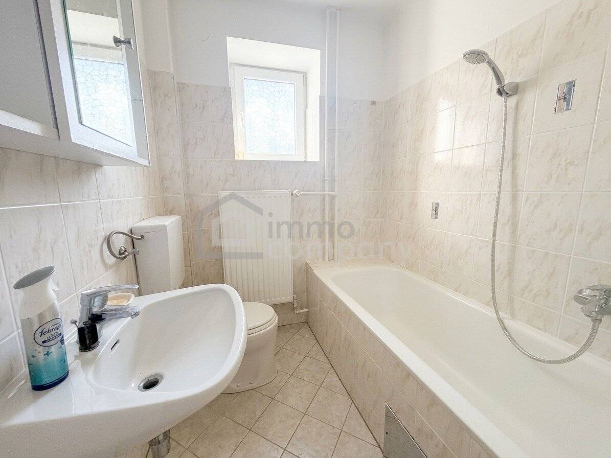 Charming 4-room single-family house with garden and garage in 1220 Vienna, 160 m² living area