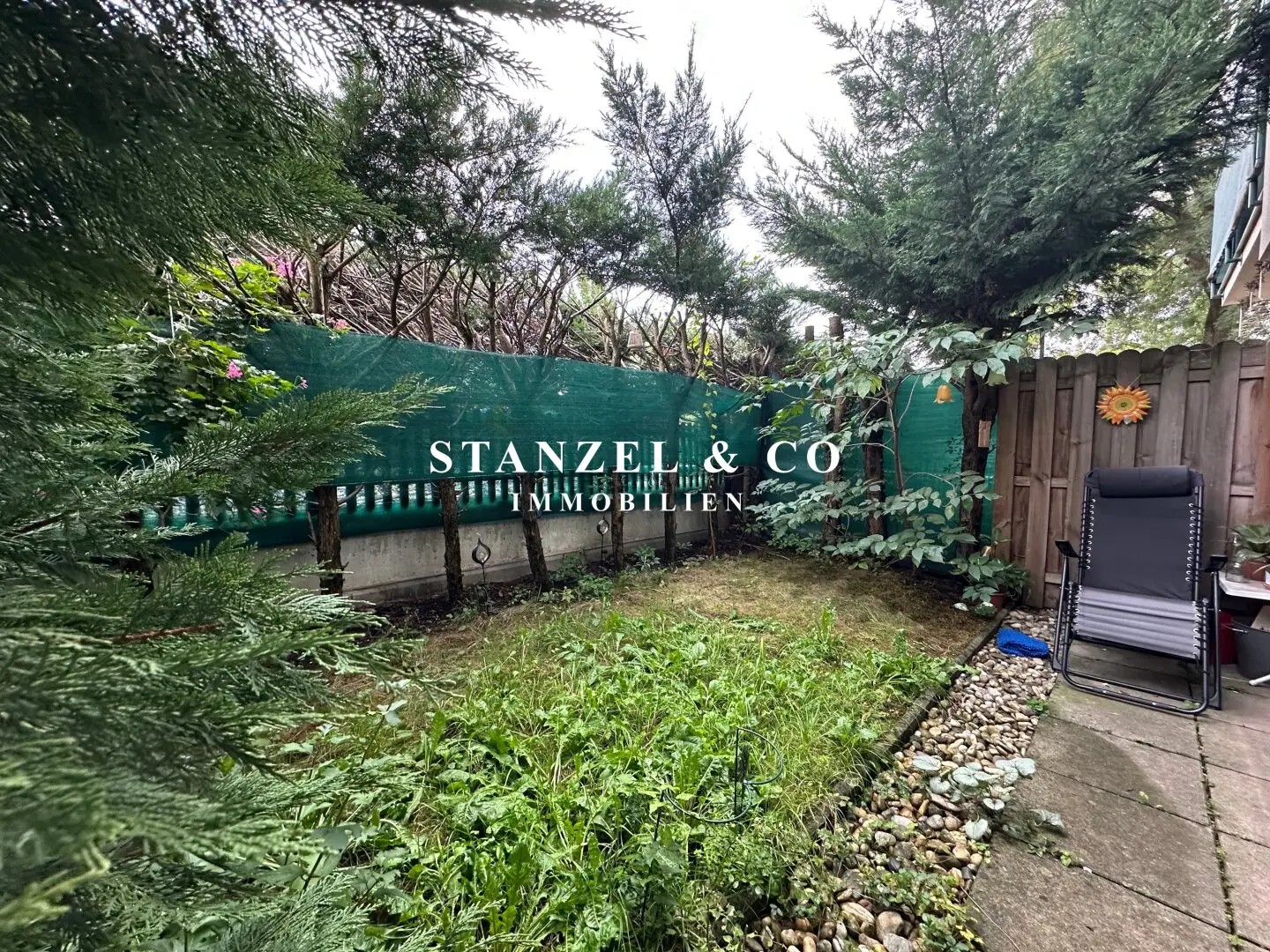 Studio with east terrace &amp; east garden in prime location