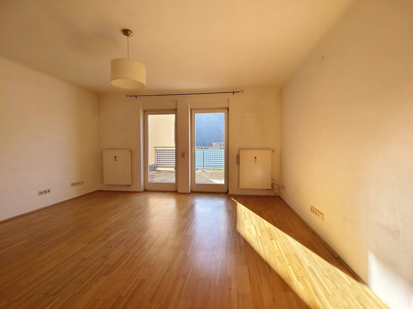 Wohnung direkt am Europaplatz mit Einbauküche und Terrasse!
