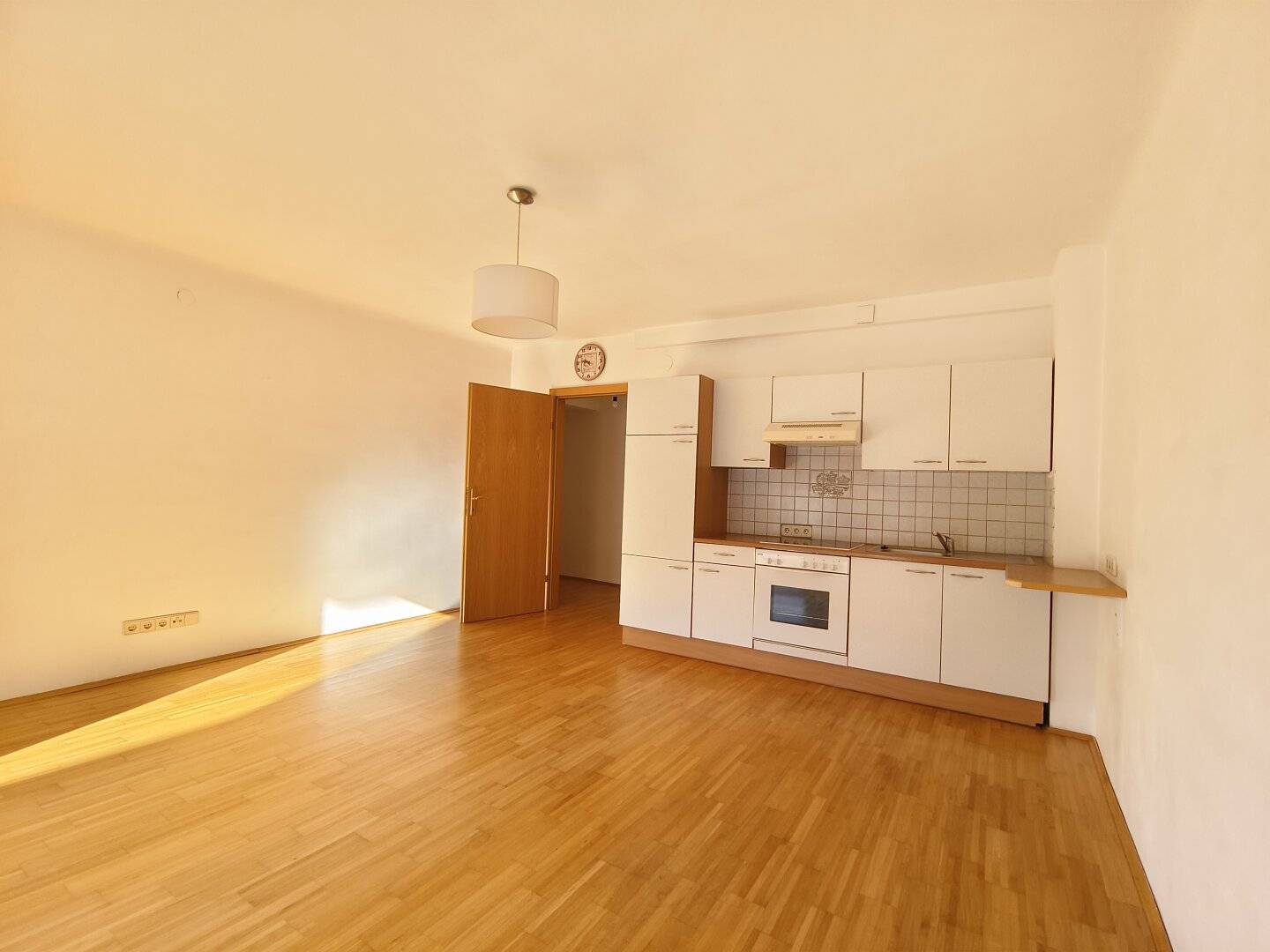 Wohnung direkt am Europaplatz mit Einbauküche und Terrasse!