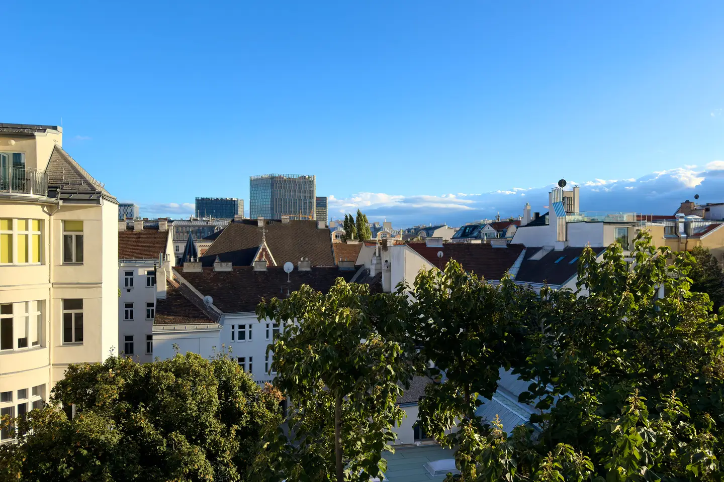 Air conditioned attic apartment in embassy quarter with green view