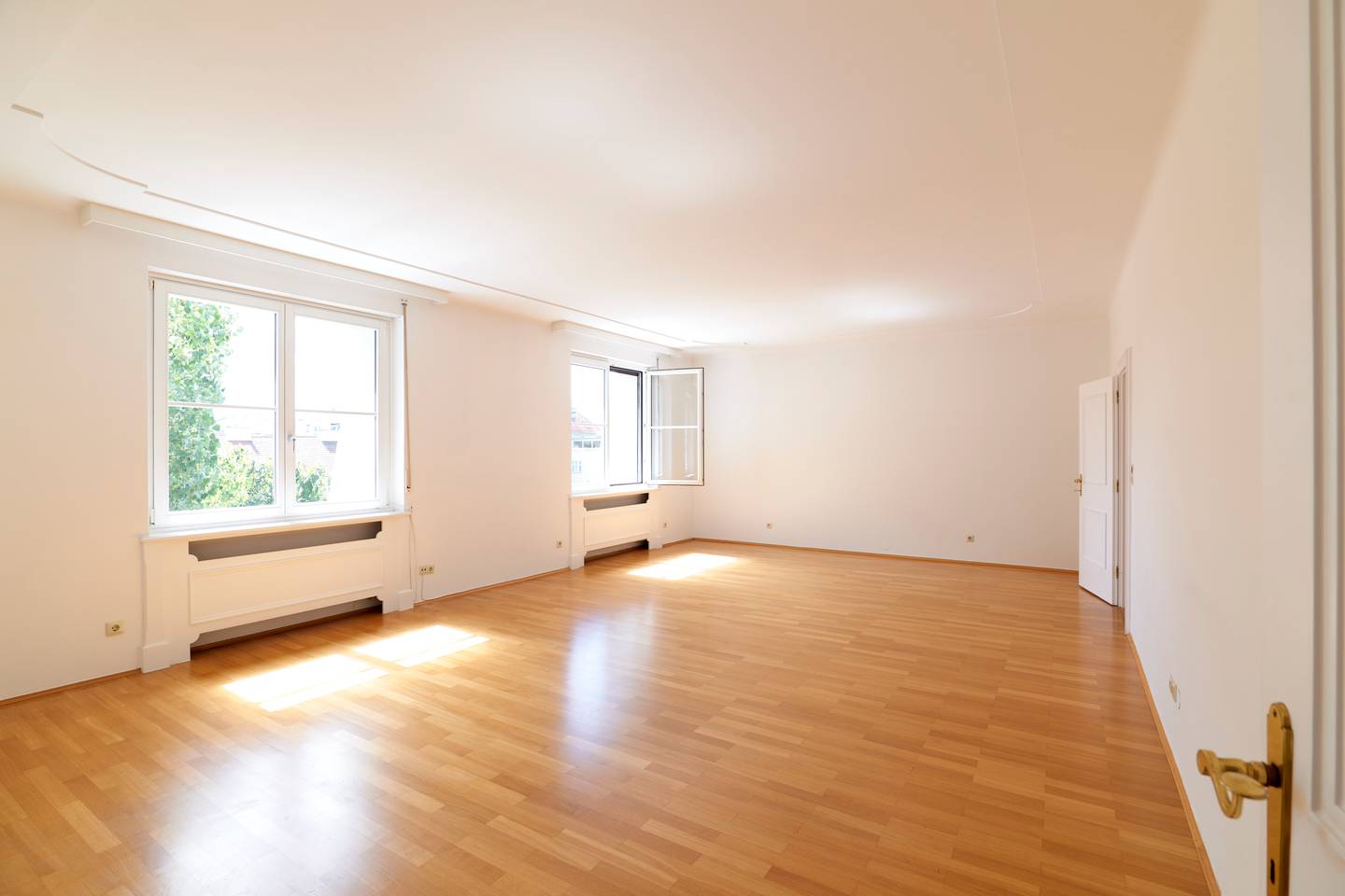 Dachgeschosswohnung im Botschaftsviertel mit Grünblick