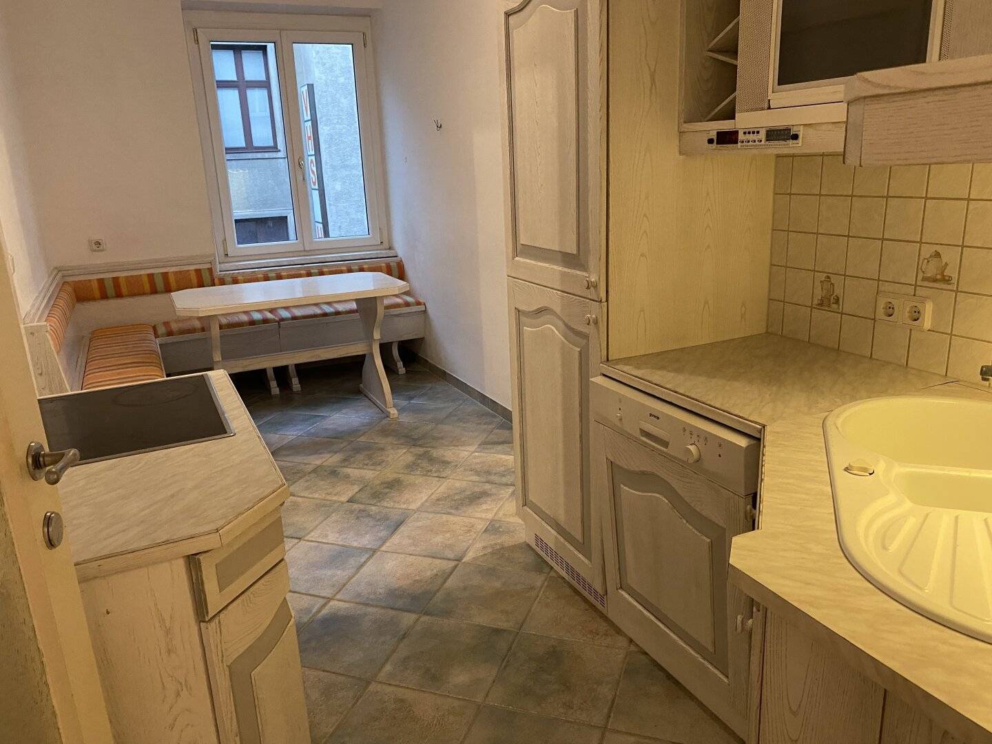Apartment near U6 Jägerstraße Suitable for flatshare