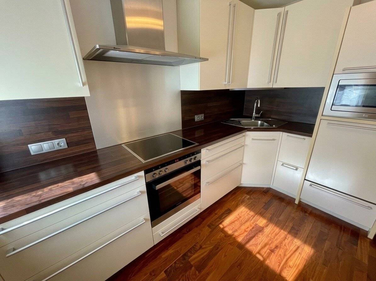 Bright, elegant 3.5-room apartment in Wals with 2 balconies, garage and open parking space – 88 m² living comfort