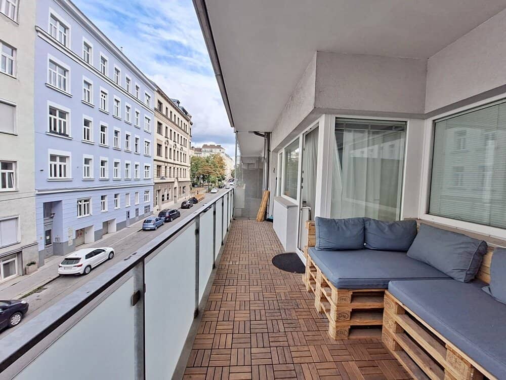 Charming 3-room apartment with balcony in 1050 Vienna, well maintained, modern and centrally located