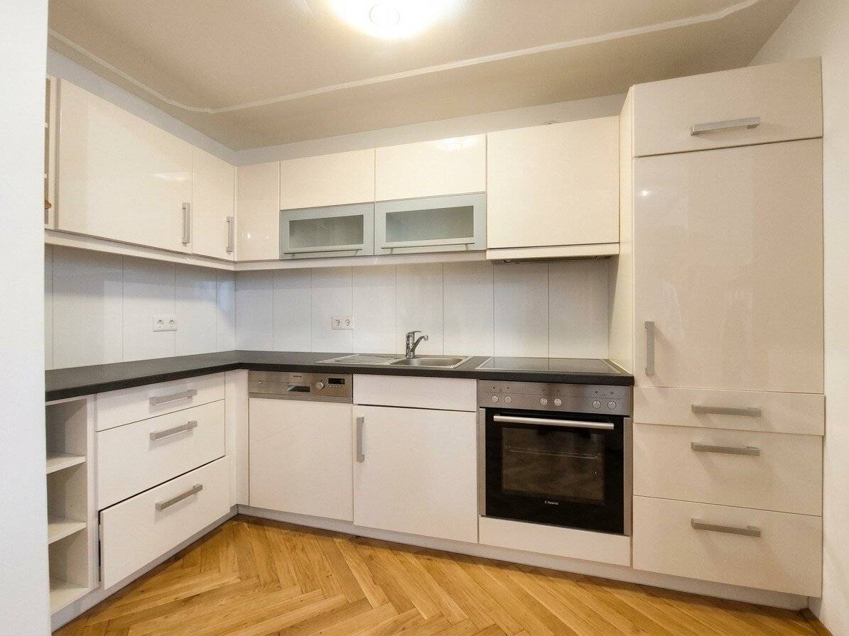 Experience Kremser Altstadt up close - Stylish 2-room apartment with old building charm in top location - Rent indefinitely