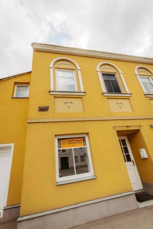 For rent 2 stylish commercial units together or separately Monthly rent: € 12 / m²