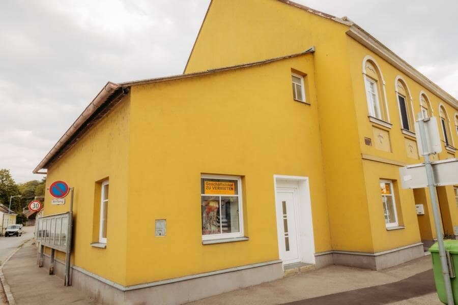 For rent 2 stylish commercial units together or separately Monthly rent: € 12 / m²