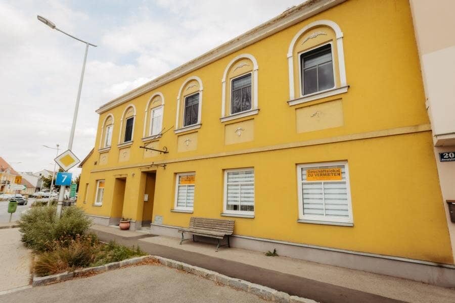 For rent 2 stylish commercial units together or separately Monthly rent: € 12 / m²