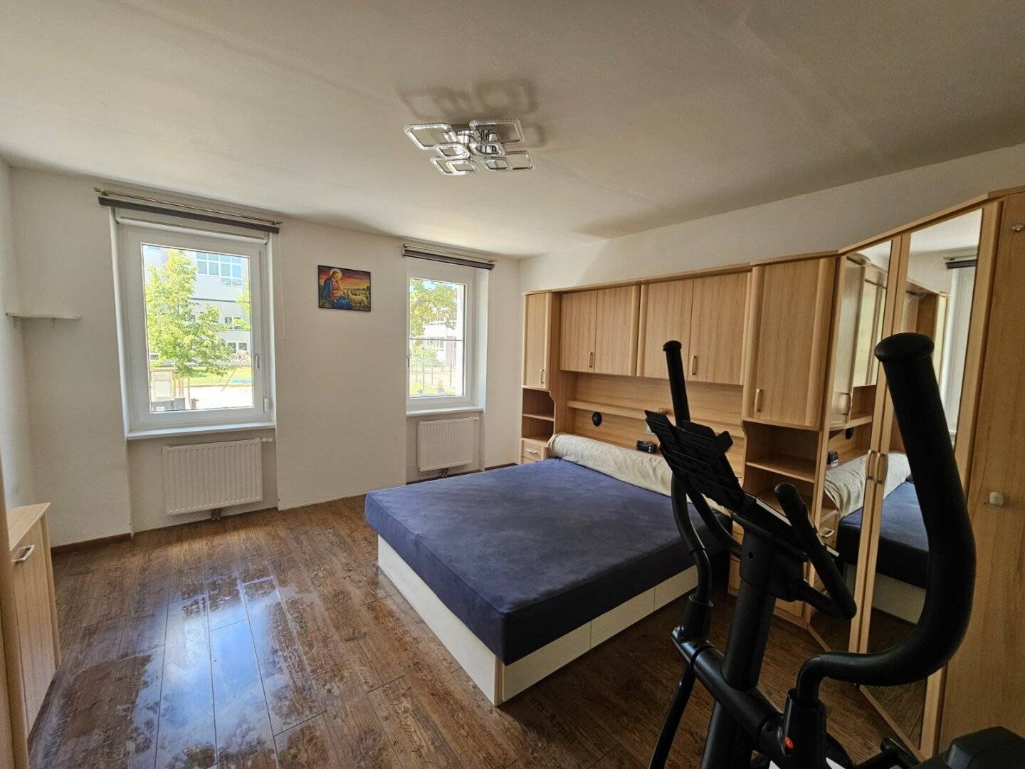 Großzügige 3-Zimmerwohnung mit Balkon, Stellplatz, privater Eingang, Ruhelage