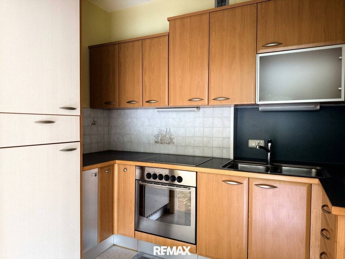 Zentrale Ruhelage * 2 Zimmer-Wohnung mit Balkon und PKW Stellplatz