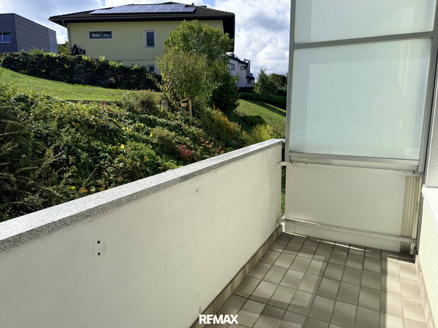 Zentrale Ruhelage * 2 Zimmer-Wohnung mit Balkon und PKW Stellplatz