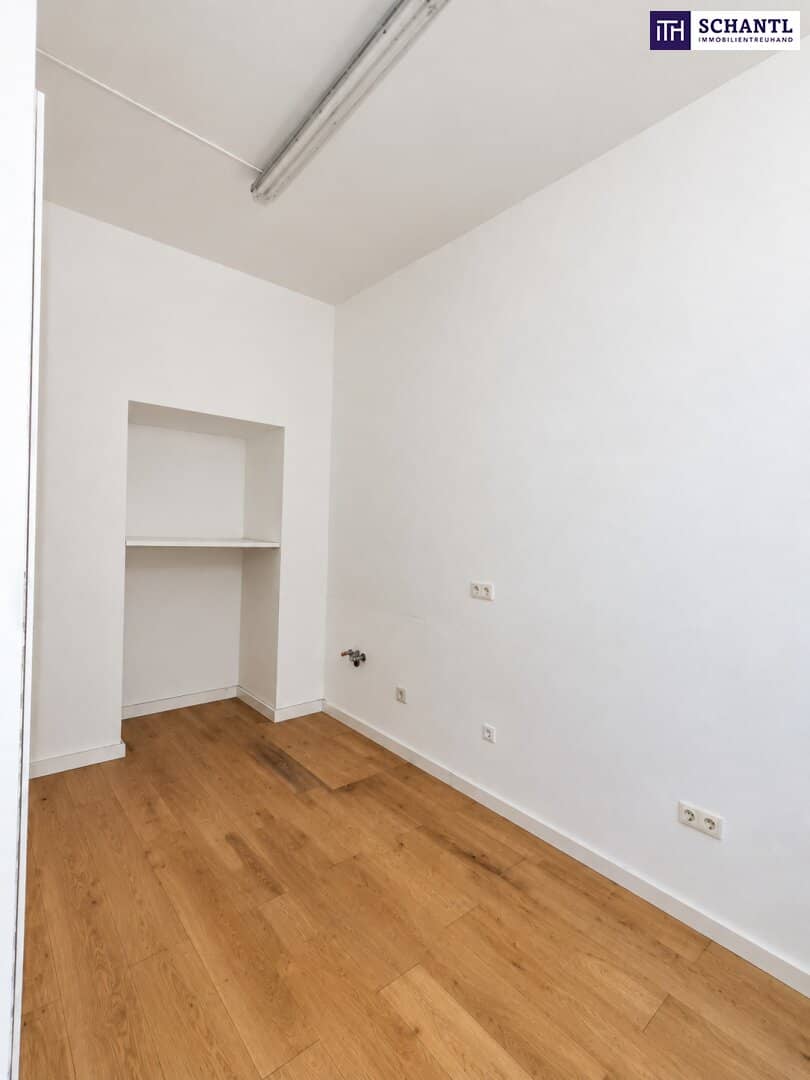 ++ AM TABOR ++ Versatile storage unit with private bathroom