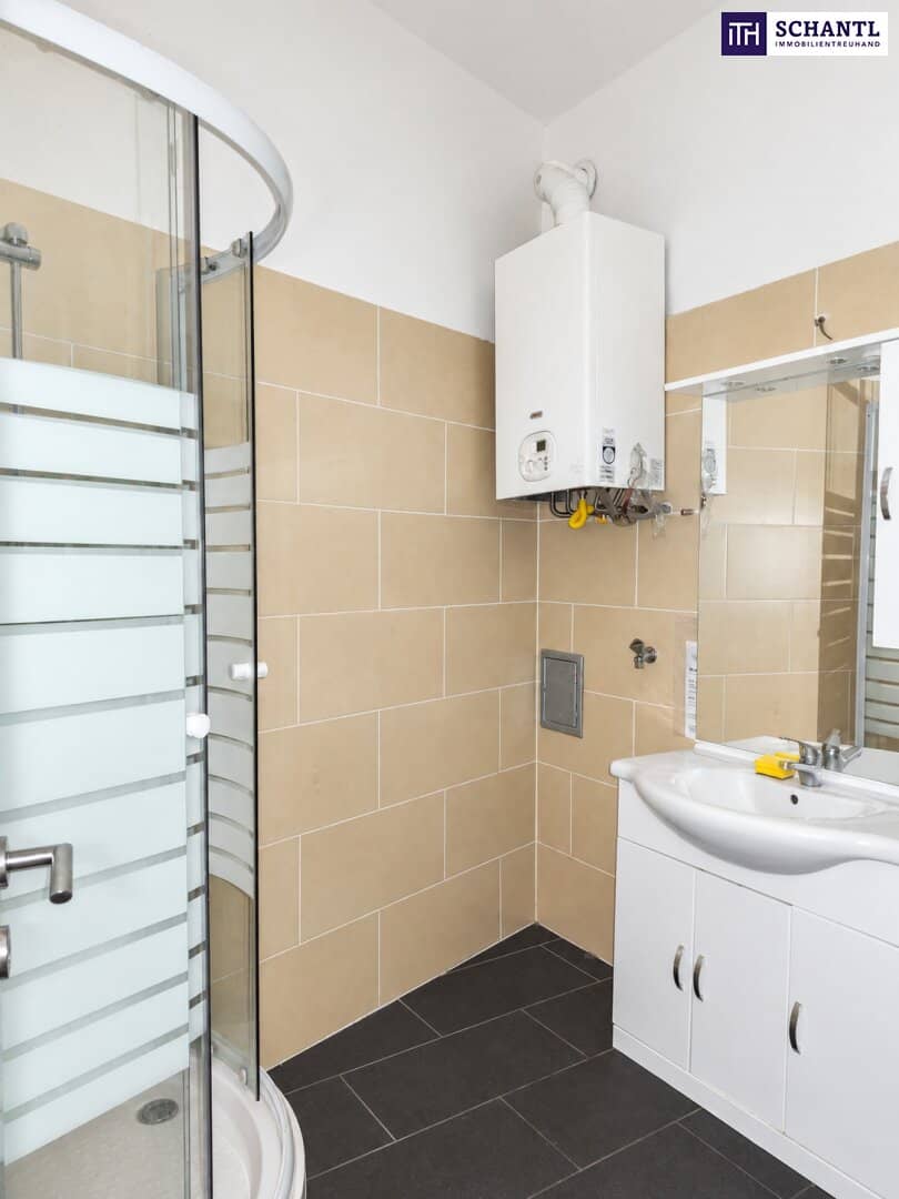 ++ AM TABOR ++ Versatile storage unit with private bathroom