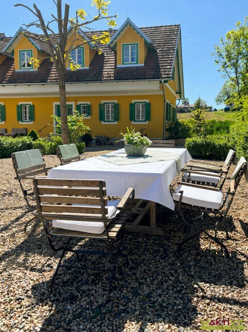 Landhaus-Ensemble in absoluter Ruhelage - historischer Charme und moderner Wohnkomfort