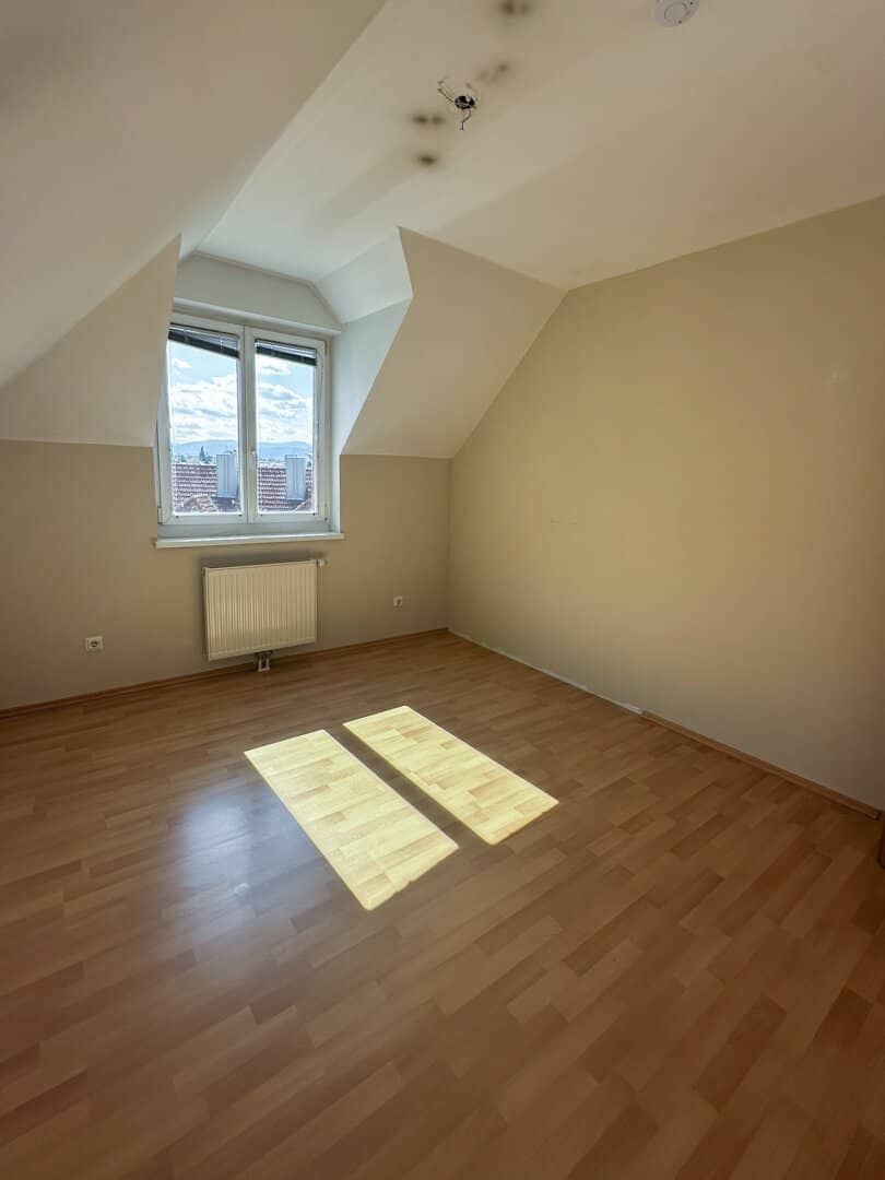 Dachgeschoßwohnung in zentrumsnaher Lage