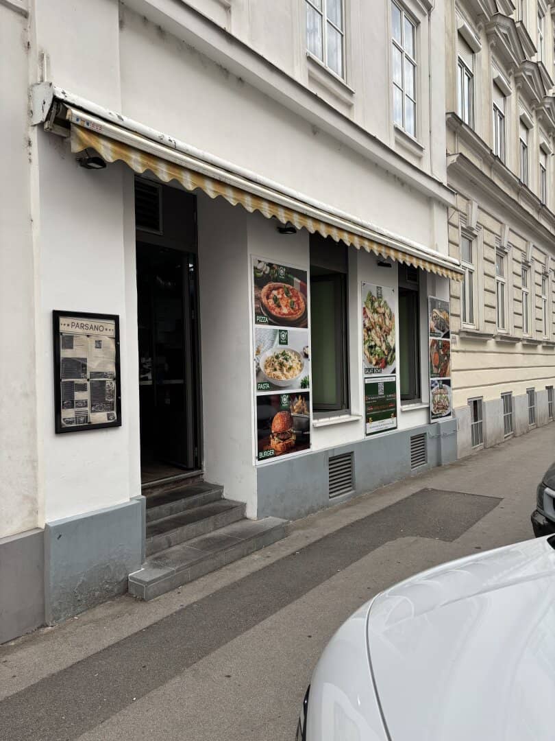 Fully equipped pizza restaurant in prime location