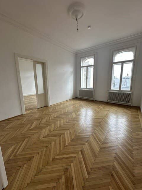 Flatshare suitable Spacious 3-room apartment on the 3rd floor with elevator