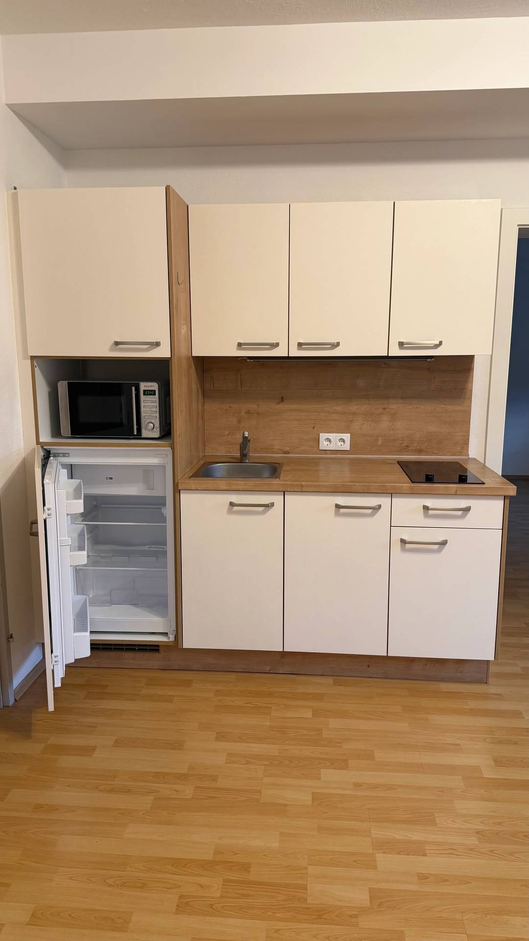Central quiet Wohnung with fitted kitchen