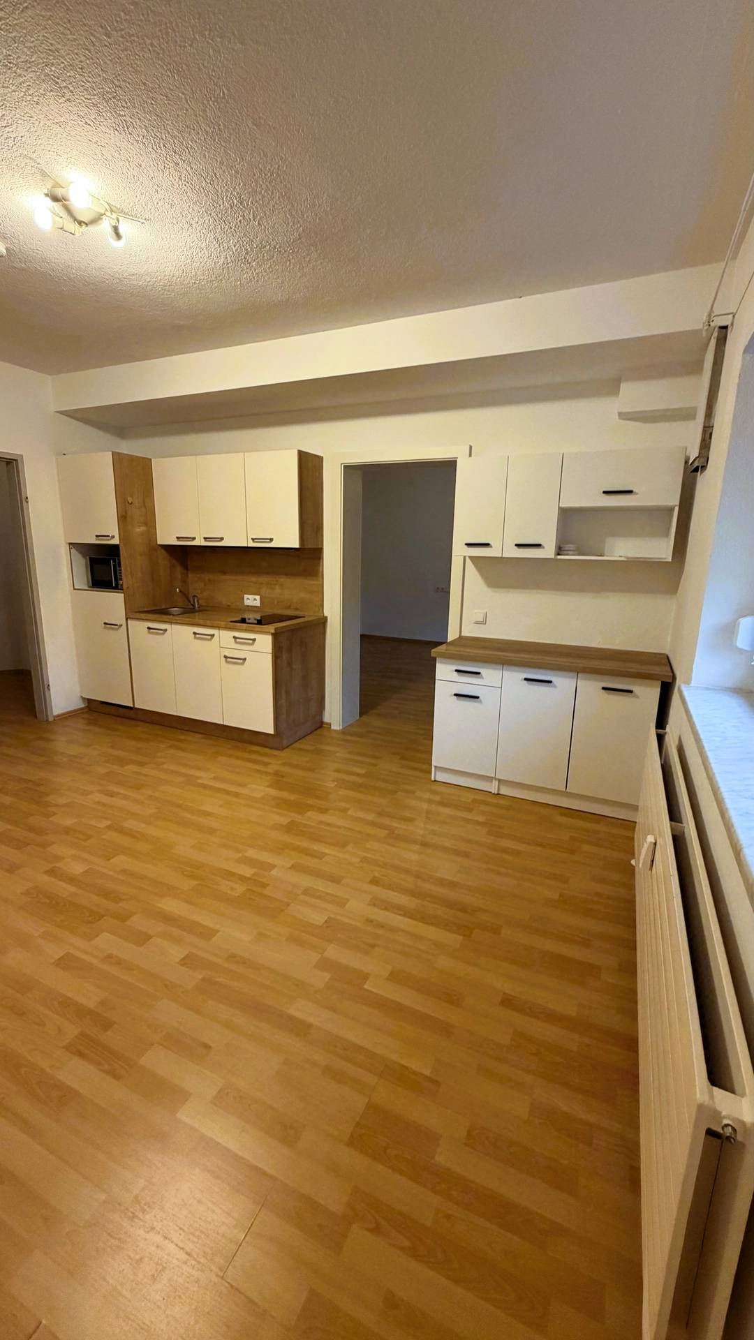Central quiet Wohnung with fitted kitchen