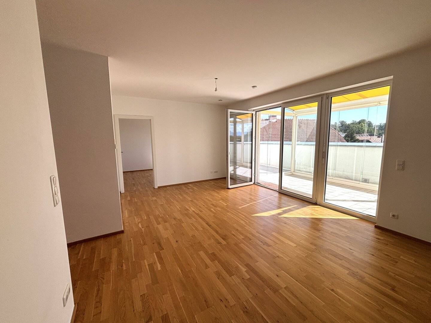 COMING SOON! Neuwertiges Wohnen mit Penthouse-Charakter XXL-Traumterrasse &amp; verglasten Sommergarten in einer modernen Wohnanlage Schwanenstadt
