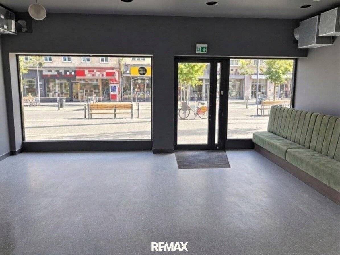 Versatile commercial space in a very busy and highly visible location - office, law firm, gastronomy or other