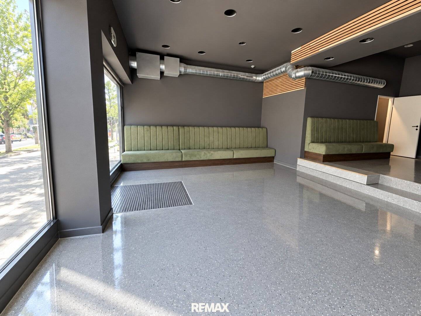 Versatile commercial space in a very busy and highly visible location - office, law firm, gastronomy or other