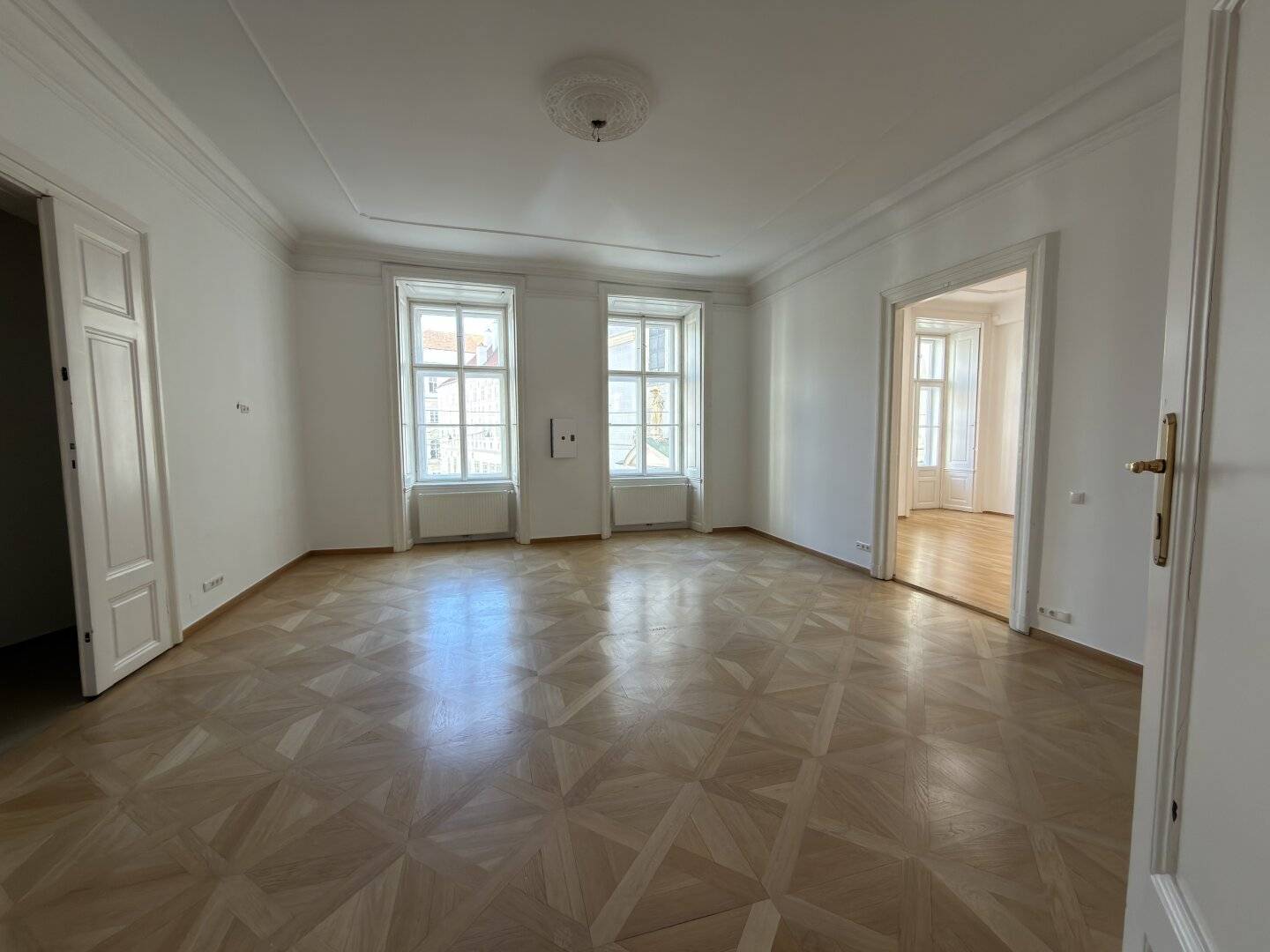 Representative office space in unique location directly at Franziskanerplatz