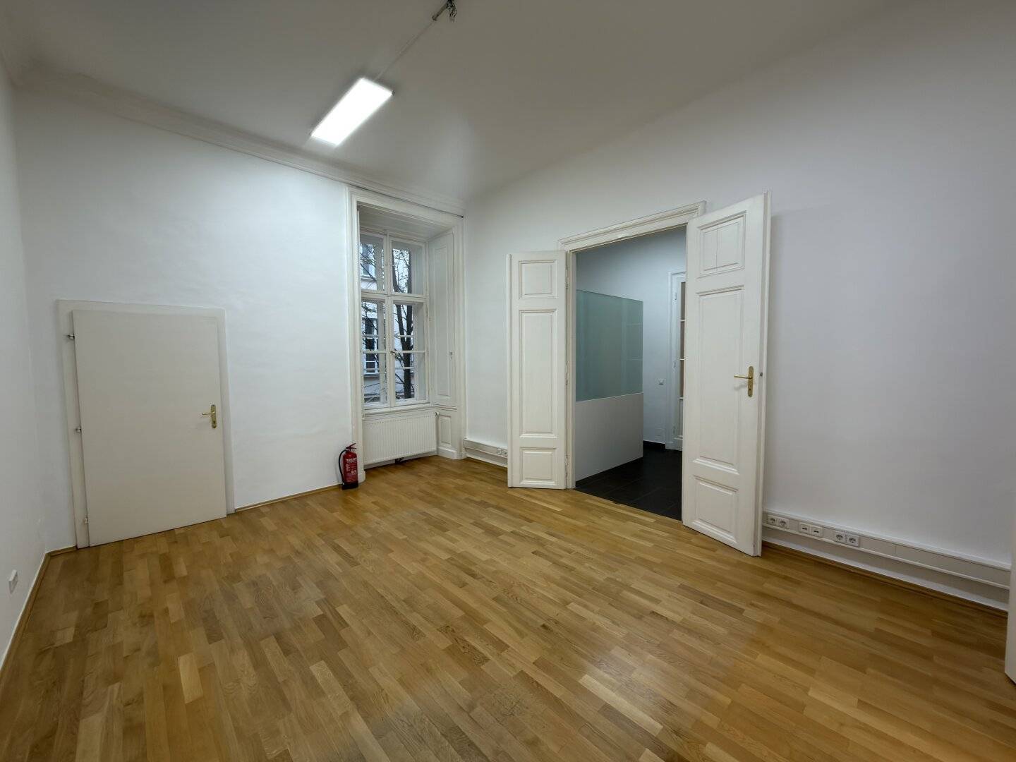 Representative office space in unique location directly at Franziskanerplatz